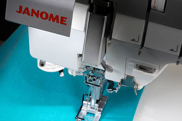 Janome CoverPro 3000P
